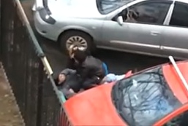 Снял на телефон секс пьяной парочки на парковке